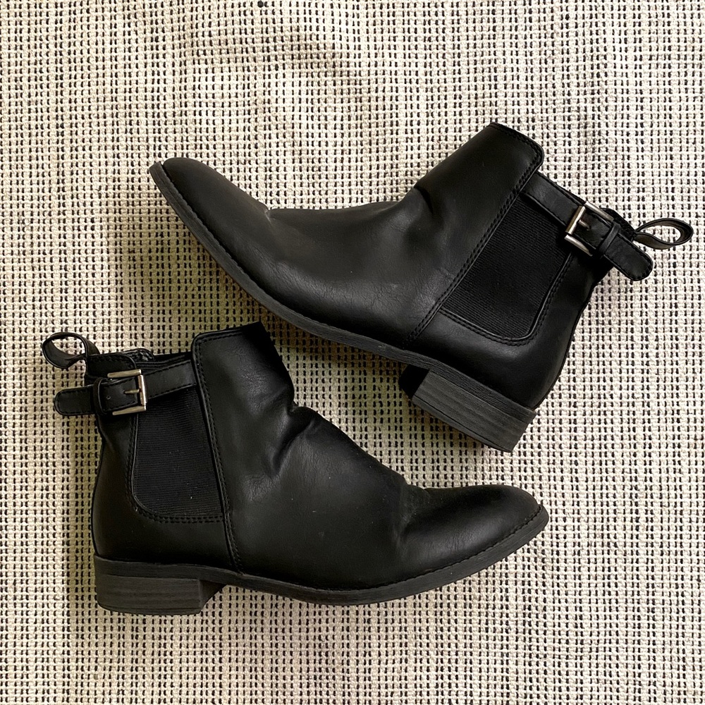 American Eagle Chelsea Boots